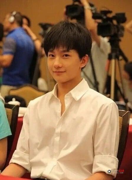 9位“旧照零差异”电视剧男星！《凡人修仙传》杨洋《书卷一梦》刘宇宁没变，第9位最惊人 娱乐 图4张