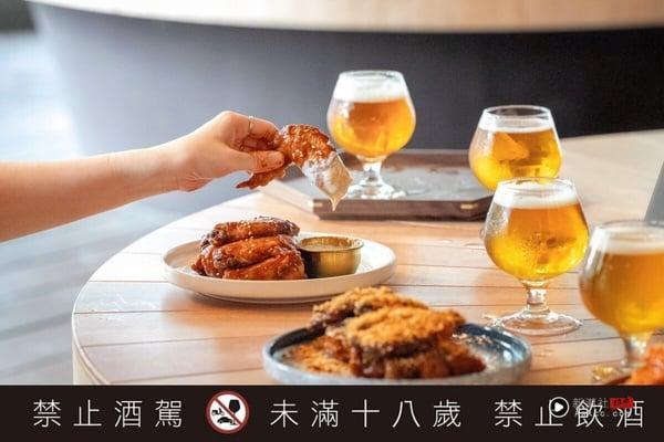 小巨蛋美食！GUMGUM鸡翅啤酒餐厅插旗小巨蛋，多口味鸡翅再推比萨三明治，享5折优惠 最新 图5张