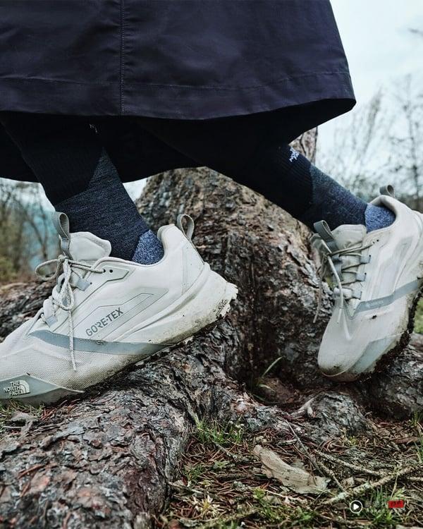 2025最新十款“Gore-Tex防水鞋”推荐！ASICS、HOKA、Clarks 舒适不脚湿，IU同款必收！ 时尚 图2张