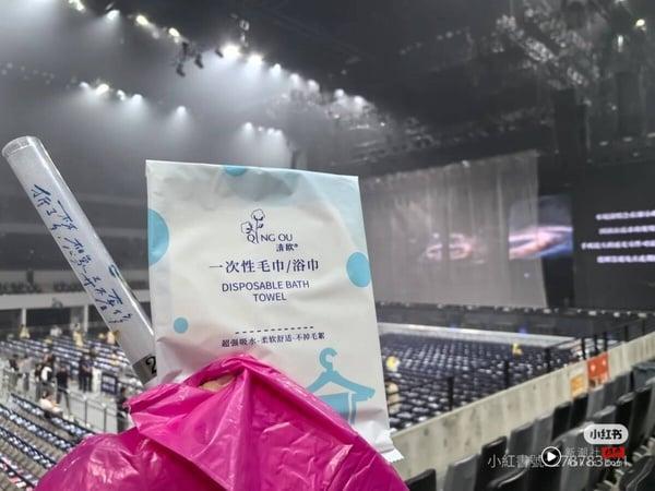 刘宇宁演唱会爆哭：因为是你们我才坚持！泪谢粉丝六年之约不离不弃 娱乐 图3张
