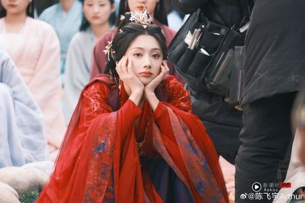 《献鱼》剧情看点＆角色介绍：陈飞宇化身阴郁大魔头，恋上“咸鱼”王影璐情牵三世