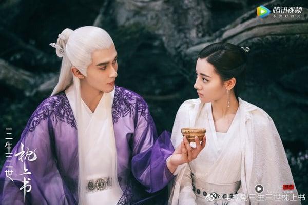 《三生三世枕上书》是《三生三世十里桃花》的续集，靠着前作的光环，这部剧从开拍就是万众瞩目。虽然没有到大爆款的程度，不过数据依然表现亮眼，是2020的最佳收视电视剧之一。