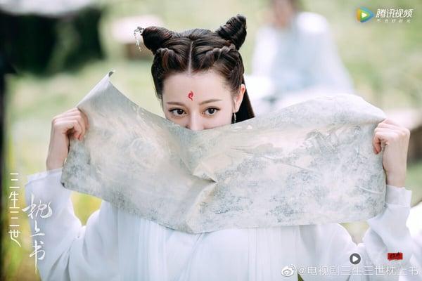 《三生三世枕上书》是《三生三世十里桃花》的续集，靠着前作的光环，这部剧从开拍就是万众瞩目。虽然没有到大爆款的程度，不过数据依然表现亮眼，是2020的最佳收视电视剧之一。