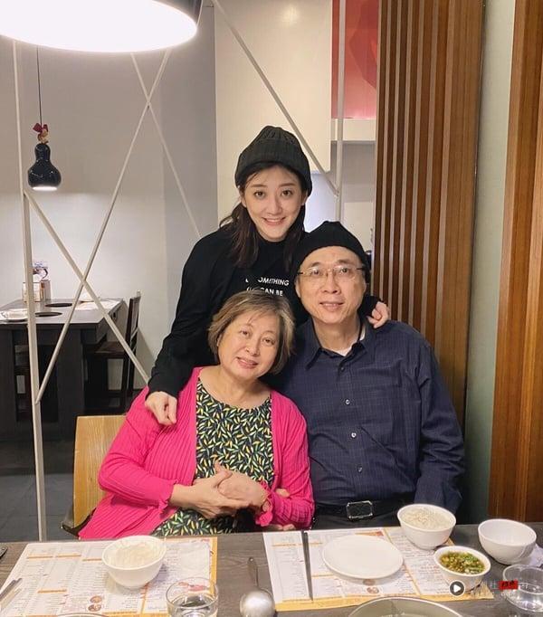 林逸欣婚礼小物“薰衣草精油膏”正式开放网购！主打缓解头痛、失眠，王心凌也随身携带 最新 图2张