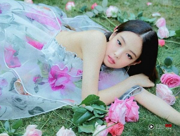 “滑水”在韩娱圈代表什么？Jennie 世巡滑水又被骂，舞台背后依旧圈粉无数！ 时尚 图2张
