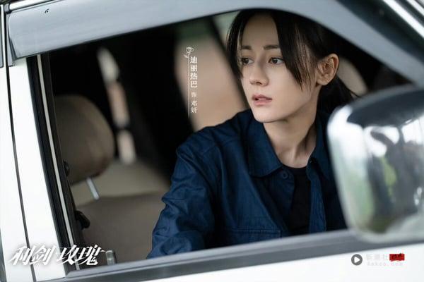 《利剑玫瑰》开放式结局反被赞爆！打击拐卖案创下5亿播放量，迪丽热巴获奖呼声高 娱乐 图6张
