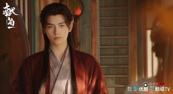 《献鱼》职场咸鱼金句连发！陈飞宇、王影璐感情戏进展飞速，“双修”场面火上热搜