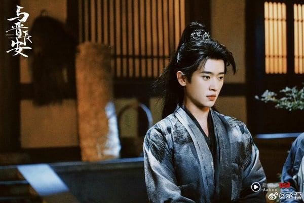《与晋长安》8位演员介绍：丞磊微博疯狂涨粉50万，《难哄》《折腰》人气男星也来了！ 娱乐 图2张