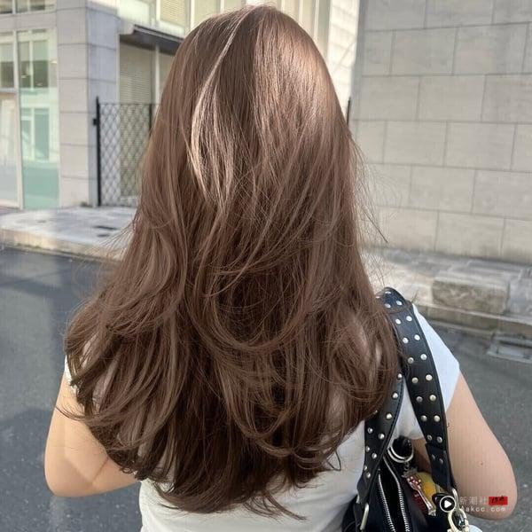 8款黄肌不用漂“显白发色”推荐！灰棕发色热度高，遮白发、布丁头不明显，褪色也好看 最新 图4张