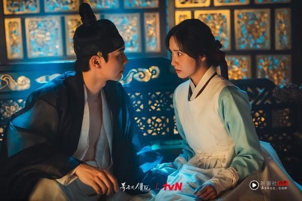 8部2025年好看到“一集就入坑”韩剧推荐！《暴君的厨师》一追上瘾，第5部一面倒零负评 娱乐 图1张