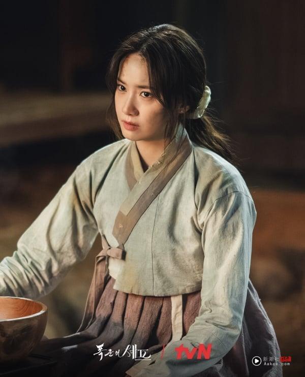 Netflix《暴君的厨师》冲上排行冠军！润娥穿越古代太爆笑、网赞“幸好男主换李彩玟” 娱乐 图5张