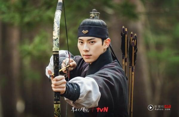 Netflix《暴君的厨师》冲上排行冠军！润娥穿越古代太爆笑、网赞“幸好男主换李彩玟” 娱乐 图9张