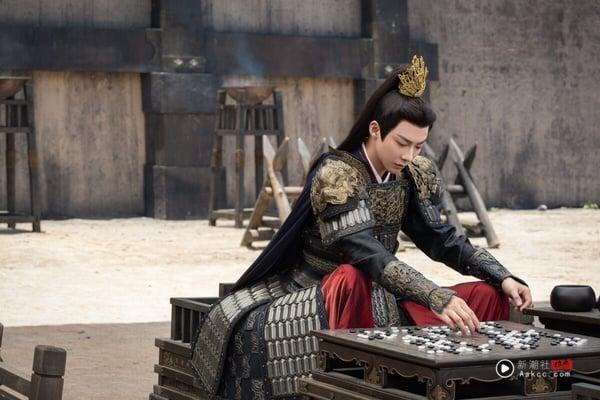 2025古装剧男主最高热度TOP10!《献鱼》陈飞宇落榜，《凡人修仙传》杨洋第8，冠军是他 娱乐 图4张