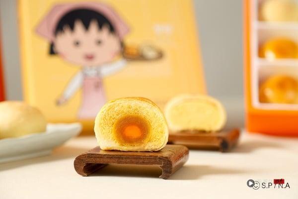 台北犁记与樱桃小丸子联名的中秋限定礼盒，包装设计充满童趣，适合送礼