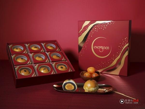 台中长荣桂冠酒店的9入蛋黄酥礼盒，为媒体评选冠军的热销商品