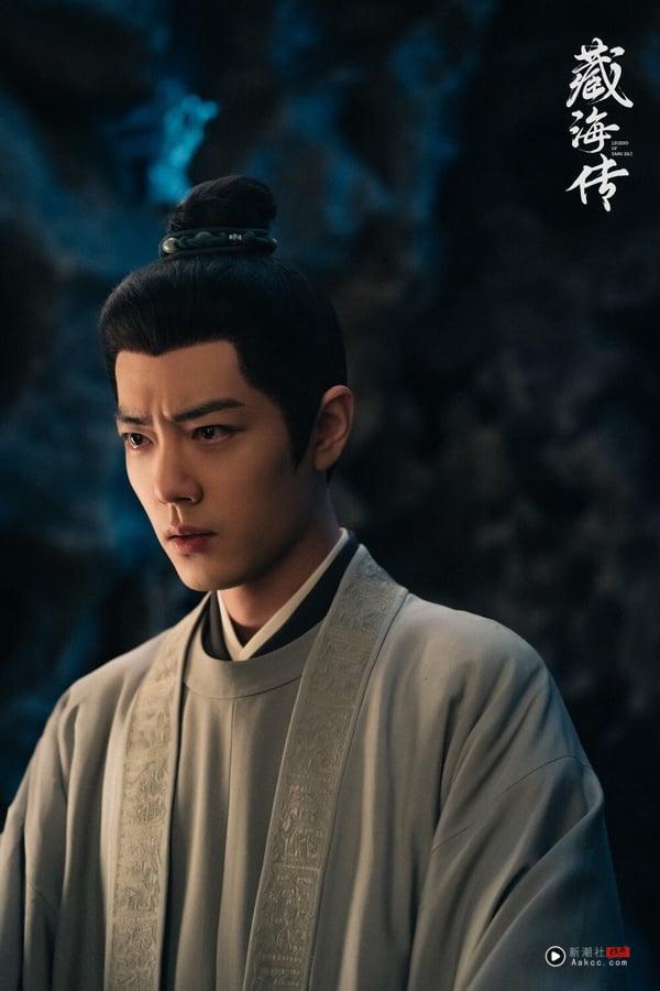 肖战自出道以来，一直都是公认的古装男神，不只五官精致，脸型也很立体，因此演起古装确实是美男子，今年在《藏海传》的古装扮相依旧十分帅气！