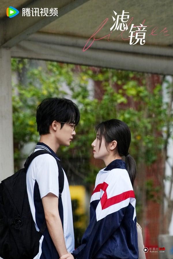 《滤镜》是《长相思》作者桐华的原创剧本，剧情很有意思，女主苏橙橙外貌可以一直改变，她变成美女、变成羊驼，还变成檀健次。《滤镜》剧情非常非常搞笑，永远让人猜不到下一步，但同时又隐含了对外貌焦虑的反思。剧本到位，檀健次和李兰迪演技也很稳定，前期男主被女主蒙在鼓里，后期女主追夫火葬场，不是老套路甜宠剧。