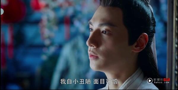 罗云熙在《香蜜沉沉烬如霜》演活了命运悲惨的润玉，不过润玉有一幕也被不少网友吐槽。润玉从小不被喜爱、遭受排挤，只有锦觅真心对他，而润玉想起锦觅时，自白说道：“我自小丑陋，面目可憎，她是这几千年来第一个见到我真身的，竟毫不嫌弃。”网友都想让润玉清醒一点，明明润玉就长得很好看啊！谁会嫌弃你啊？