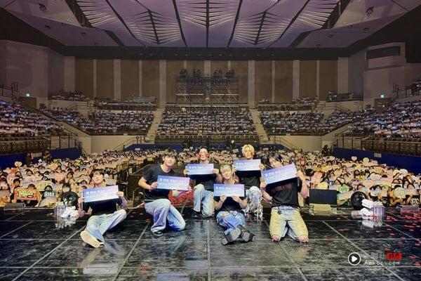 2025“Kpop韩团最美应援棒”TOP10：TXT伸缩设计超贴心，“它”再次夺冠！