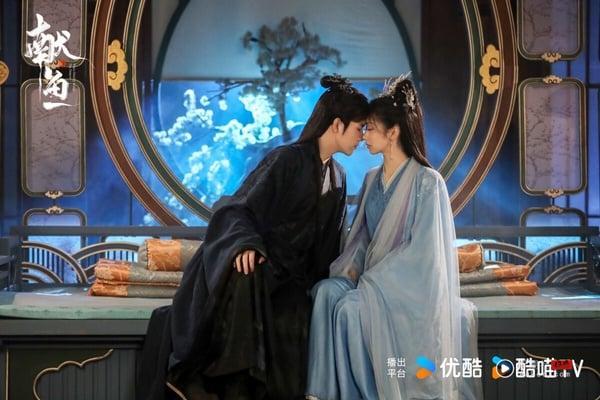 陈飞宇、王影璐主演的古装剧《献鱼》则被认为改编很可惜，这是咸鱼少女爱上大魔王的故事，原着小说很有趣，剧版却拍得没有原着吸引人。剧版《献鱼》增加了小说没有的男二女二支线，故事冗长平淡，不少观众表示，如果《献鱼》照着原着节奏好好拍，是有望能大火的！故事真的很有趣。