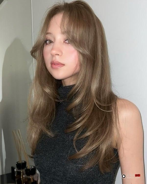8款层次剪染发颜色推荐！摩卡可可棕、暖阳棕发色像打上高光，显白又高级 最新 图2张
