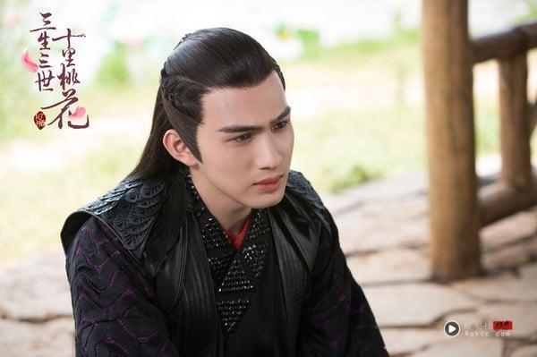 于朦胧坠楼！《三生三世》杨幂带火10位配角不同命！热巴稳坐顶流，这位没火真的好可惜 娱乐 图8张