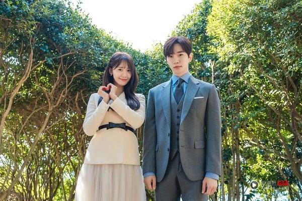 Netflix《暴君的厨师》润娥&李彩玟火花不足？润娥历代韩剧CP！李俊昊绝配，搭他很灾难 娱乐 图3张