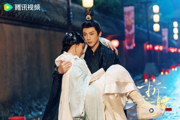 2025年电视剧强档不间断！上半年话题神剧包括肖战《藏海传》、刘宇宁《折腰》，而近期杨洋《凡人修仙传》是必看。这几部电视剧都是高质感打，没有拖沓注水，一追就上瘾。现偶甜宠剧部分，白敬亭《难哄》话题度最高，是2025必追现代甜宠剧！