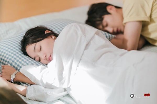 失眠救星！7个“提高睡眠品质”方法：睡前不要滑手机、减少咖啡摄取，“这点”超有感 最新 图3张