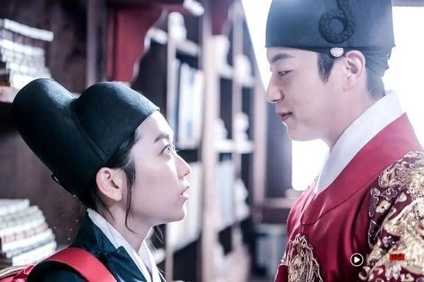 更胜《暴君的厨师》！网评“心中第1名”穿越韩剧TOP10!《背着善宰跑》第5，冠军确实神 娱乐 图2张