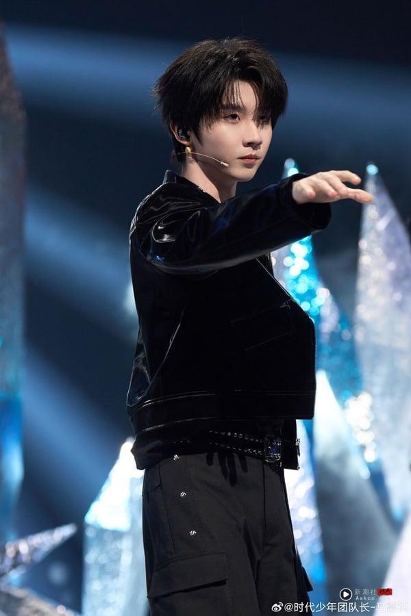 微博超话粉丝破千万的内地艺人！TFBOYS全员上榜，肖战仅第三，TOP1揭晓超意外 娱乐 图2张