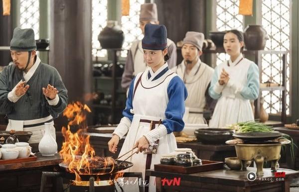 《暴君的厨师》结局前口碑下滑？韩网列5大槽点：料理对决太拖戏、中文台词多到想快转 娱乐 图2张