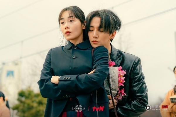 庆祝连假8部“一追就上瘾”Netflix韩剧！俊昊《台风商社》必追，这两部神剧公认一生推 娱乐 图2张
