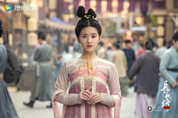 《许我耀眼》6位演员穿古装！女配美度不输赵露思，陈伟霆《古剑》是热巴爱不到的男人 娱乐 图5张