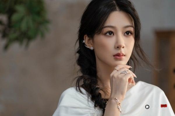 《许我耀眼》赵露思遭疑整形？7位被怀疑动脸的电视剧女星，《柳舟记》王楚然也变美了！ 娱乐 图13张