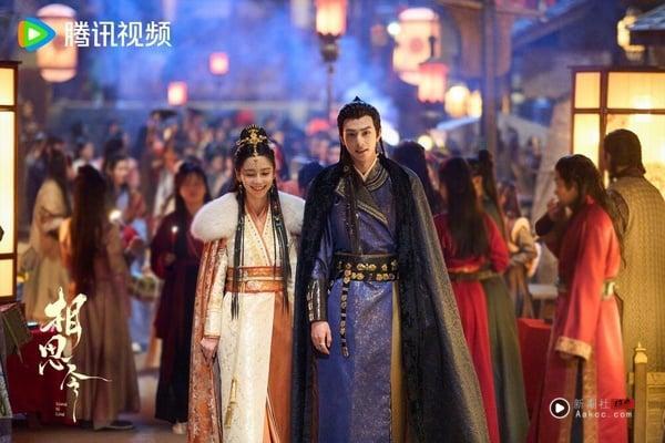 《相思令》讲述君家长女君绮罗，从小拥有着双重身份，对外为君家私生子君非凡。君绮罗在20岁的时候，被带回北泫，自此开启了一段在异乡艰难生存的经历。后来，君绮罗找机会逃回家，却发现家产全被设计夺光。君绮罗经历宅斗风波后，开始了重振家业的过程。