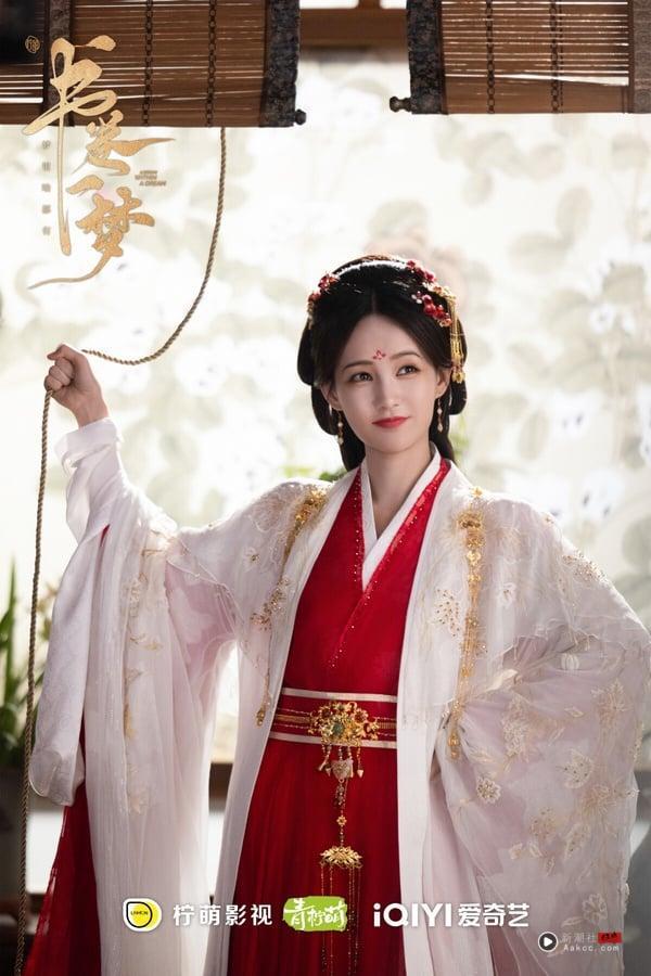 李一桐时常被网友嘲笑怎么都捧不红，但其实李一桐低调拍戏，虽然流量和收视号召力比不上杨紫、杨幂、迪丽热巴、赵露思等人，但李一桐主演的电视剧普遍口碑都不错。今年李一桐和刘宇宁合作古装剧《书卷一梦》，这部剧口碑很好呢！