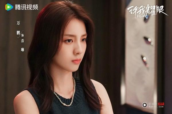 《许我耀眼》中的角色乔琳，其在原着小说中的悲剧性结局，是故事的一大看点。