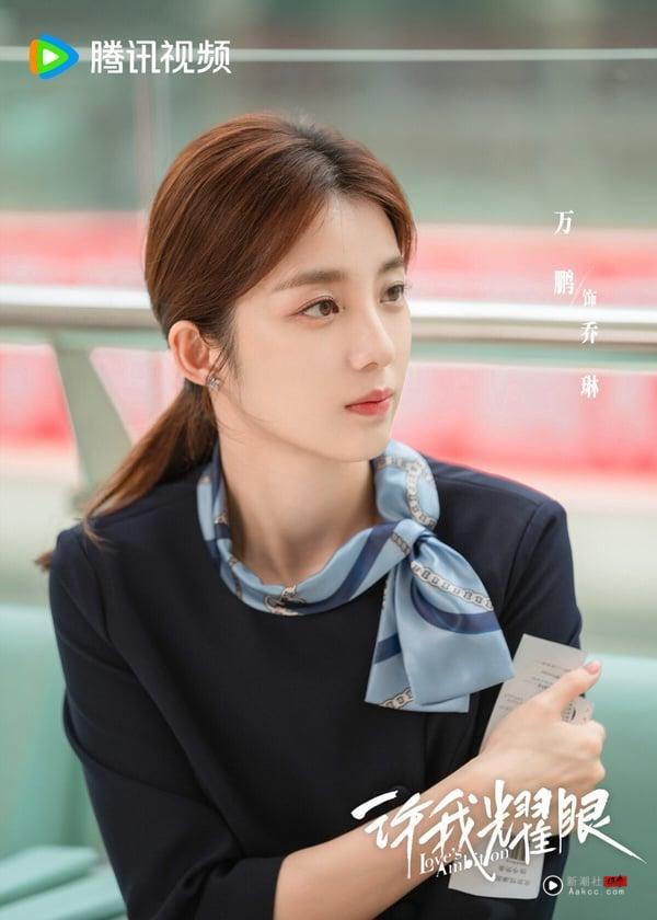 《许我耀眼》乔琳在剧中承受巨大压力，此为她情绪崩溃的瞬间