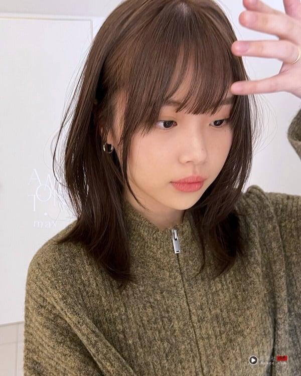 秋季发色范本！8款韩系氛围感发色推荐：牛奶柔棕、烤栗红棕不用漂，布丁头不尴尬