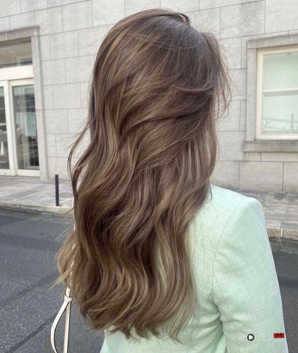 秋季发色范本！8款韩系氛围感发色推荐：牛奶柔棕、烤栗红棕不用漂，布丁头不尴尬
