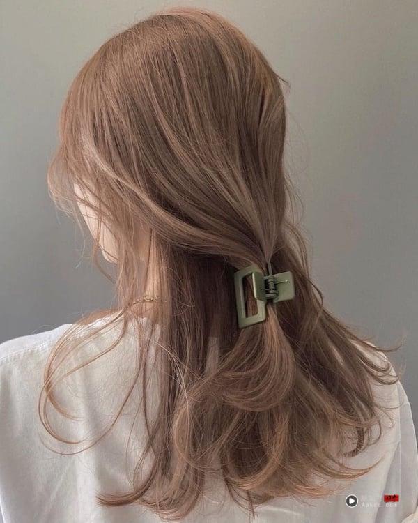 秋季发色范本！8款韩系氛围感发色推荐：牛奶柔棕、烤栗红棕不用漂，布丁头不尴尬