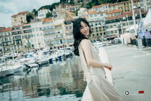 揭开演员刘主平的斜杠人生，她同时也是一位受过专业训练的宠物沟通师。