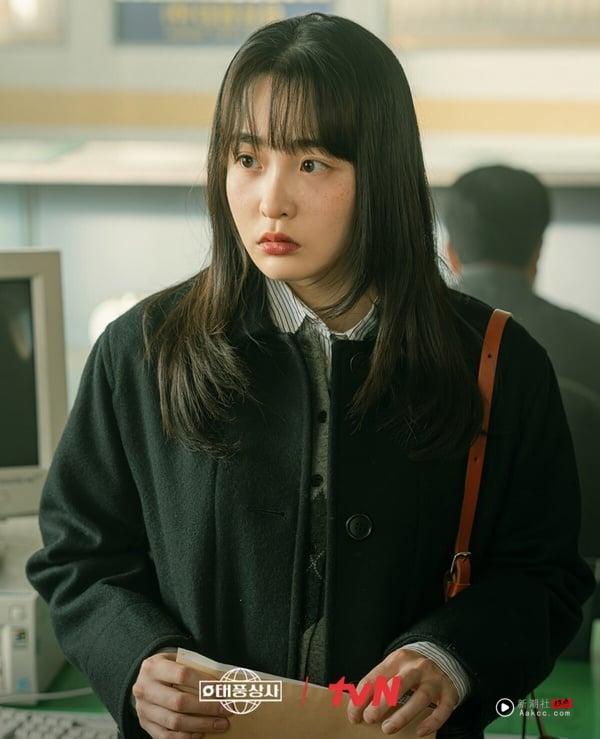 Netflix《台风商社》剧情看点&角色介绍：李俊昊化身痞帅社长，携金敏荷共谱社内恋爱！ 娱乐 图8张