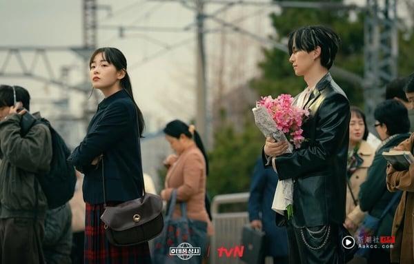 Netflix《台风商社》剧情看点&角色介绍：李俊昊化身痞帅社长，携金敏荷共谱社内恋爱！ 娱乐 图10张