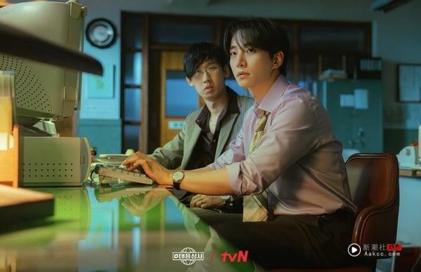 Netflix《台风商社》剧情看点&角色介绍：李俊昊化身痞帅社长，携金敏荷共谱社内恋爱！ 娱乐 图7张