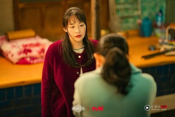 网推6部Netflix“不该错过”的超好看韩剧！《台风商社》神剧预警，第2部一面倒零负评 娱乐 图4张