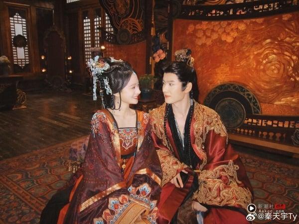 《一笑随歌》结局评价不如预期！陈鹤一演技遭狠酸，副CP张力还更胜李沁＆陈哲远 娱乐 图8张