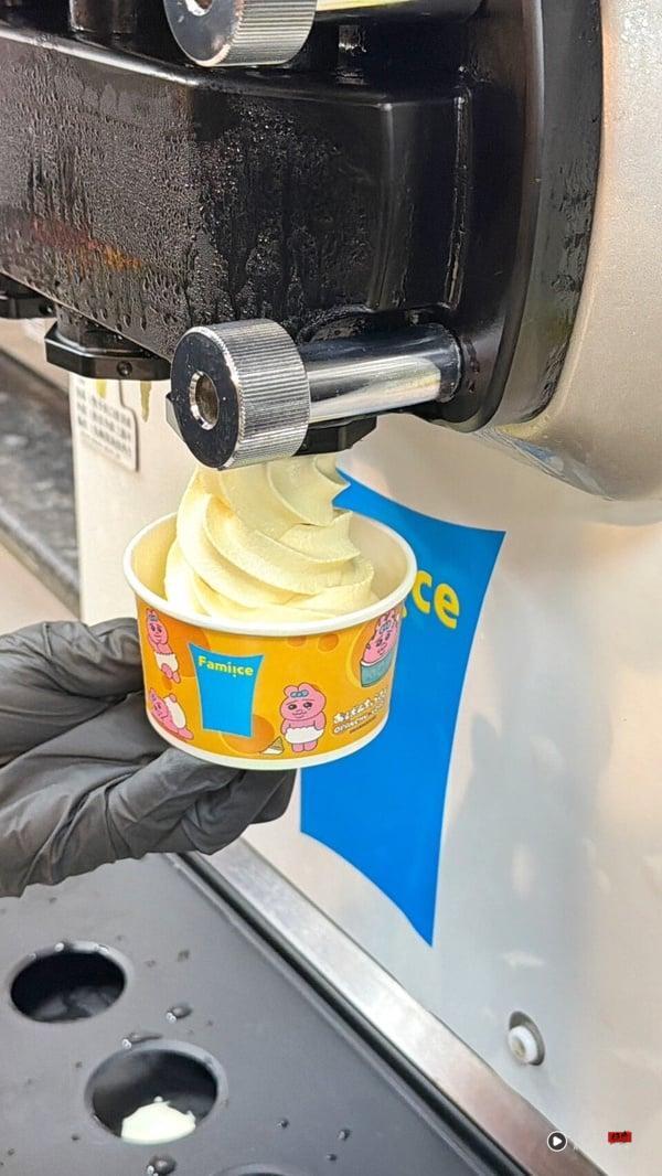 全家新品“起司蛋糕霜淇淋”11/5开卖，联名裤裤兔纸杯太可爱！起司巧克汤匙饼干也要吃 最新 图4张