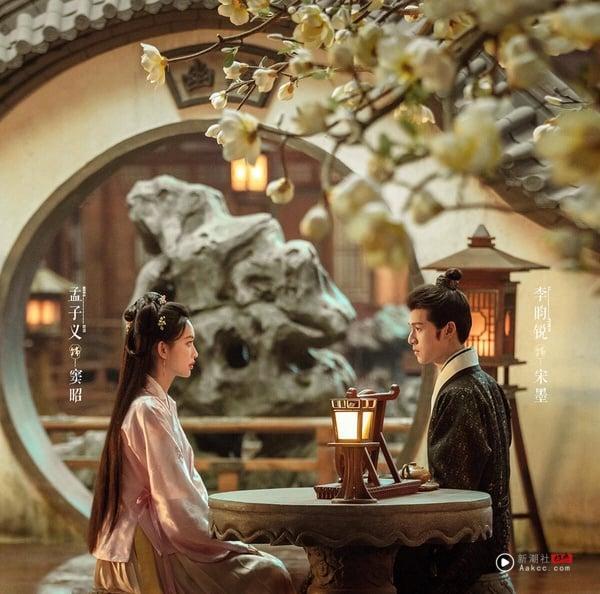 近年有不少重生古装剧轮番上线，《九重紫》、《雁回时》、《墨雨云间》、《似锦》、《锦月如歌》都是类似题材，而《九重紫》是这些重生古装剧里，口碑最高的一部。《九重紫》运镜大气唯美，剧本古韵十足，而且导演太会拍了，每一个镜头都有玄机。《九重紫》是反复重看都能发现新细节的好剧！